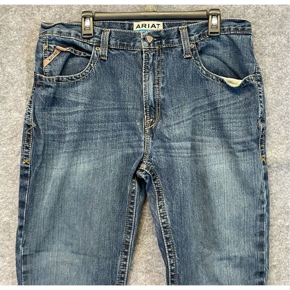 ARIAT Jeans Men’s Size 36/34 Blue Denim Straight Leg Relaxed Fit Western Style - Picture 2 of 11